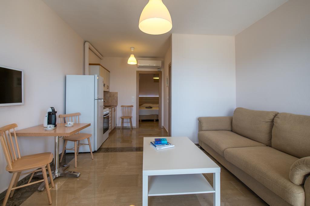 Krouzeri Beach Apartments Nisaki  Habitación foto